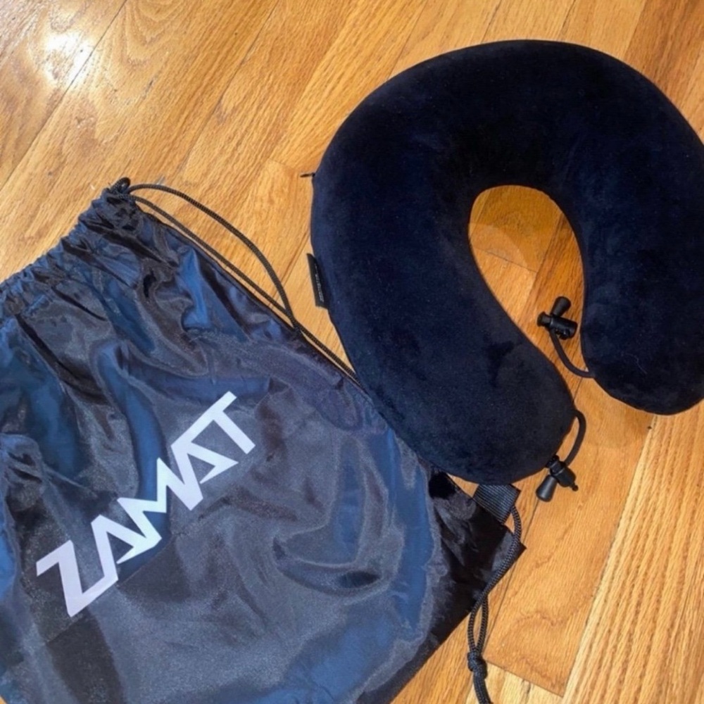 Zamat Travel Pillow w/Bag. Super Soft Black Travel / Neck Pillow. Never used